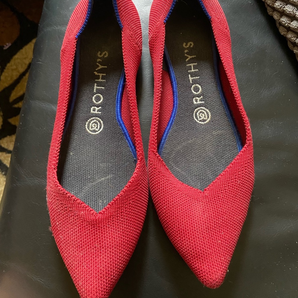 Red pointed toe Rothy’s size 8